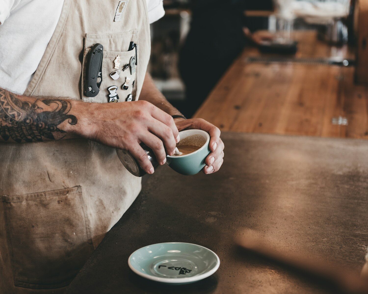 Kaffekop med barista-lavet kaffe